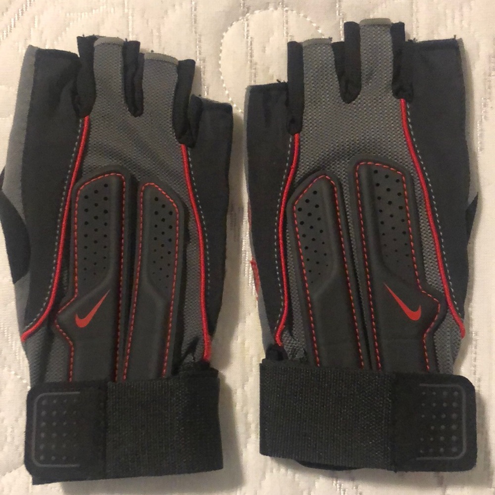 Nike biking/workout gloves grey black with red trimming
